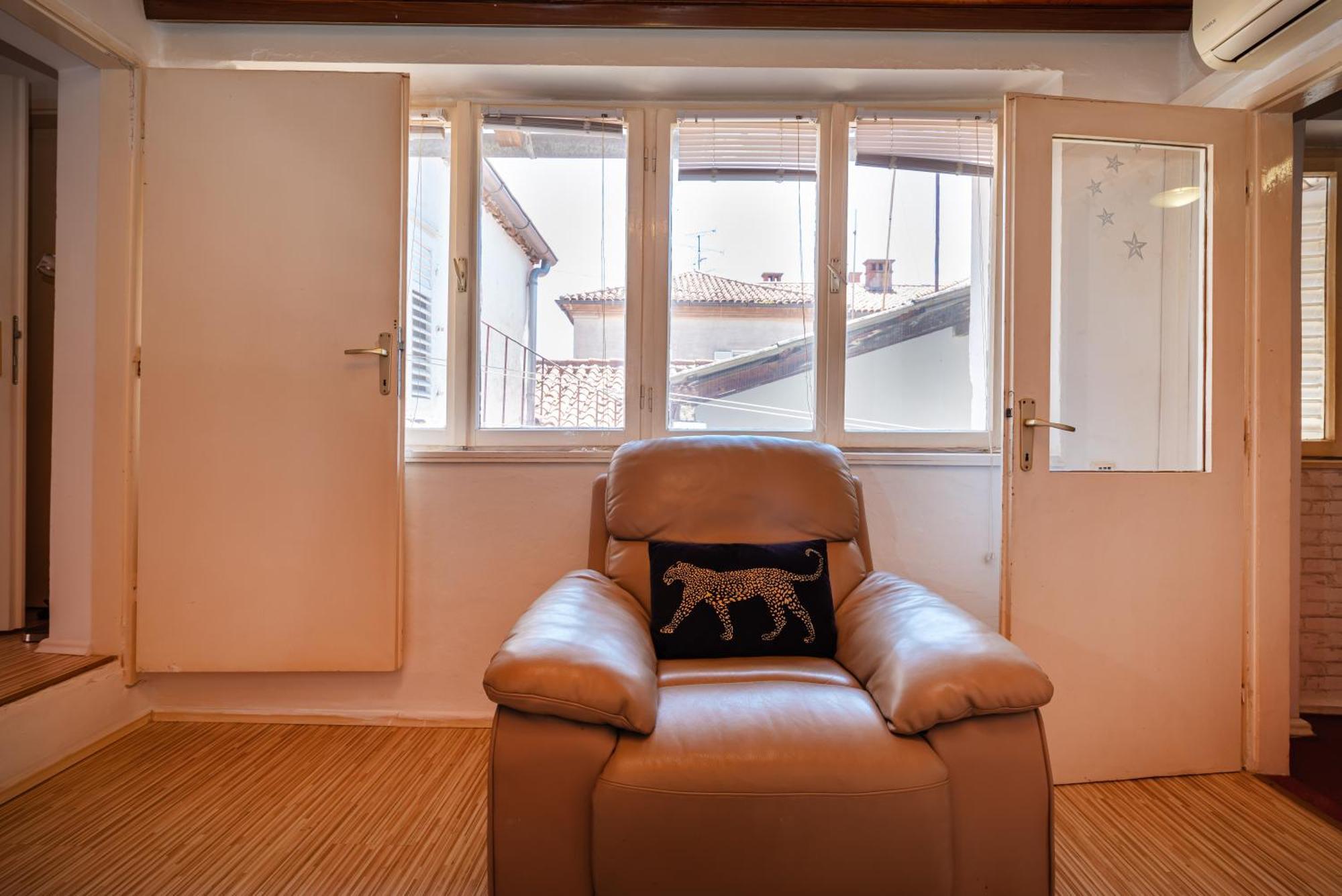 Timeless Antique Old Town With Terrace Appartement Zadar Buitenkant foto