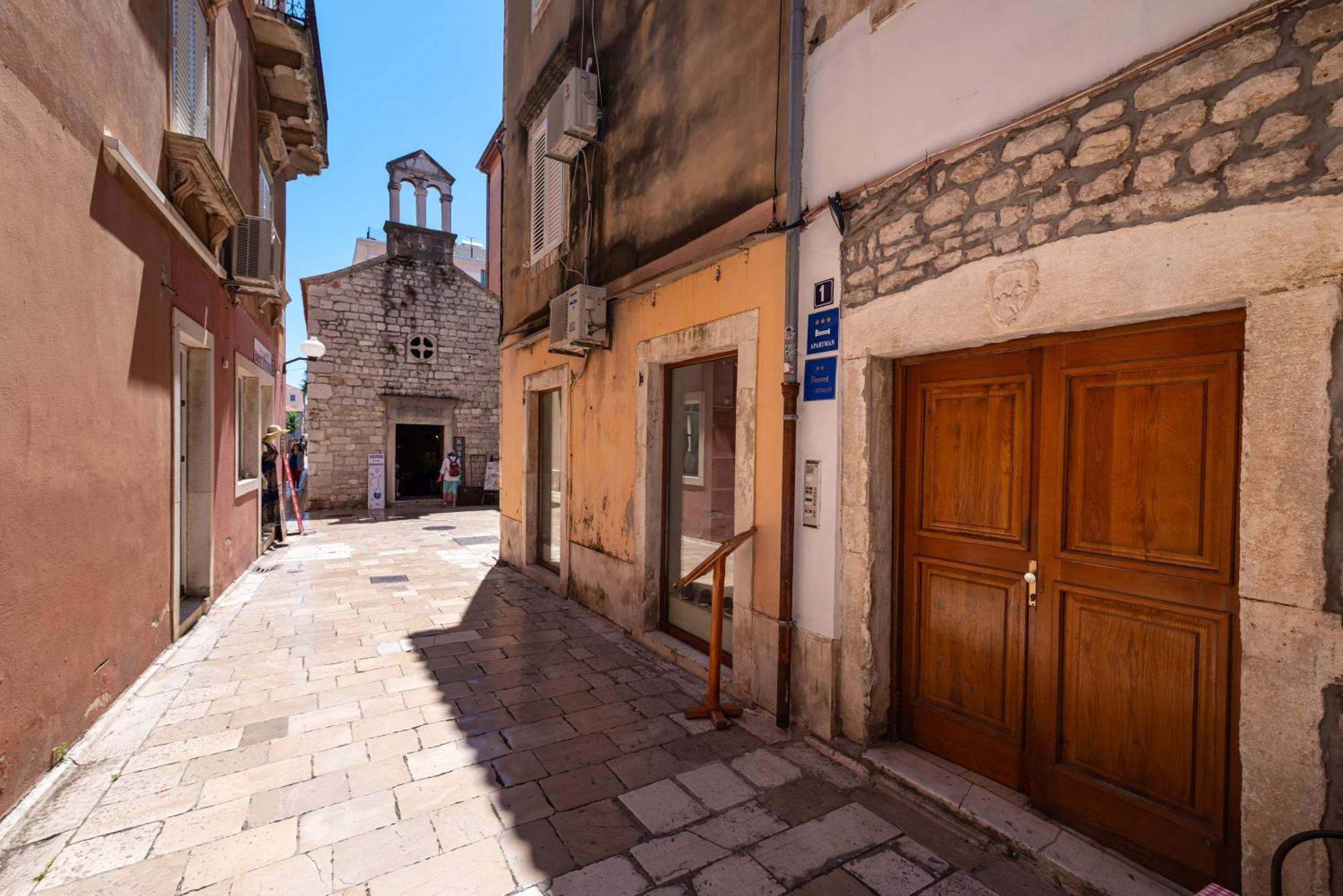 Timeless Antique Old Town With Terrace Appartement Zadar Buitenkant foto